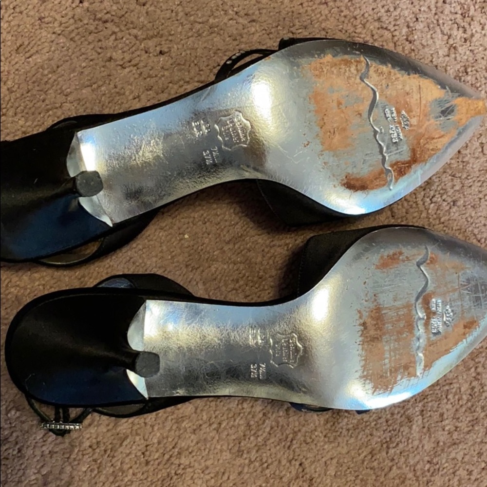 Lightly : Barely Used Small Heel - image 3